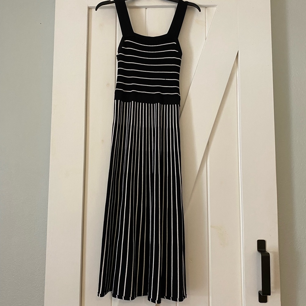 Banana Republic black and white dress